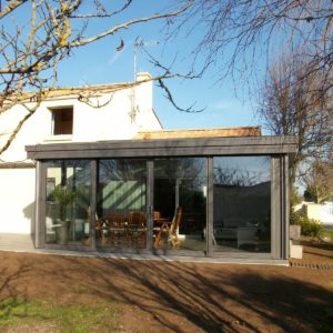 Véranda aluminium gris moderne