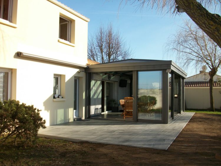 Véranda moderne en aluminium gris