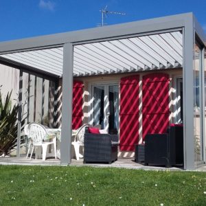 Pergola avec porte fenêtre