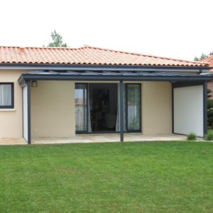 Installation d'un auvent sur une terrasse